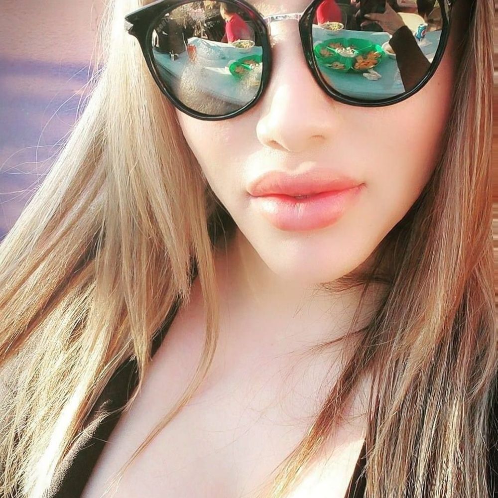 Meet your Posher, Delina